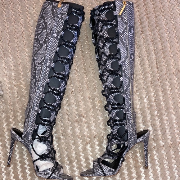 24HR DROP ⬇️ BCBGeneration Peep Toe Gladiator Strappy Heel - Picture 7 of 17